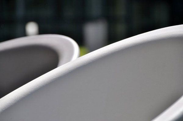 Sedia di plastica da giardino